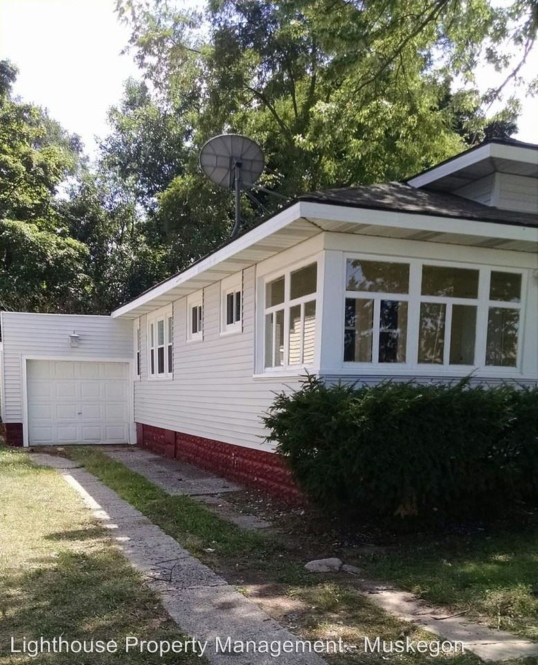 845 Ada Ave - Photo 2 of 5