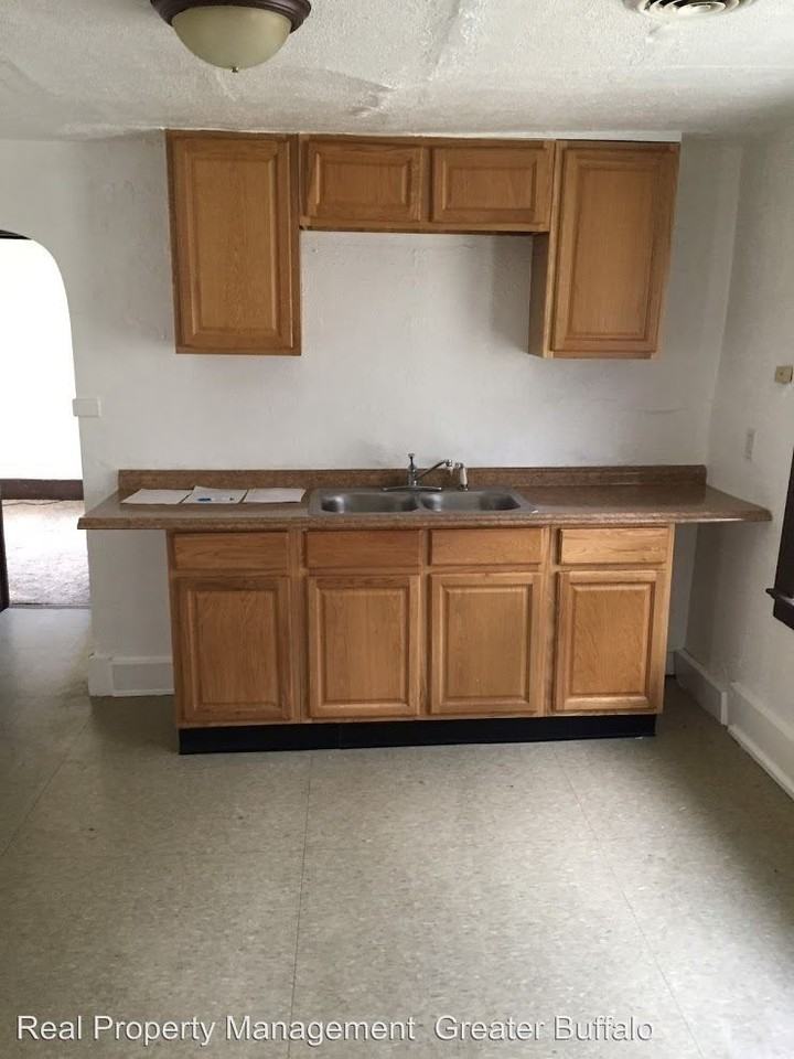 121 Schiller St. - Photo 3 of 20