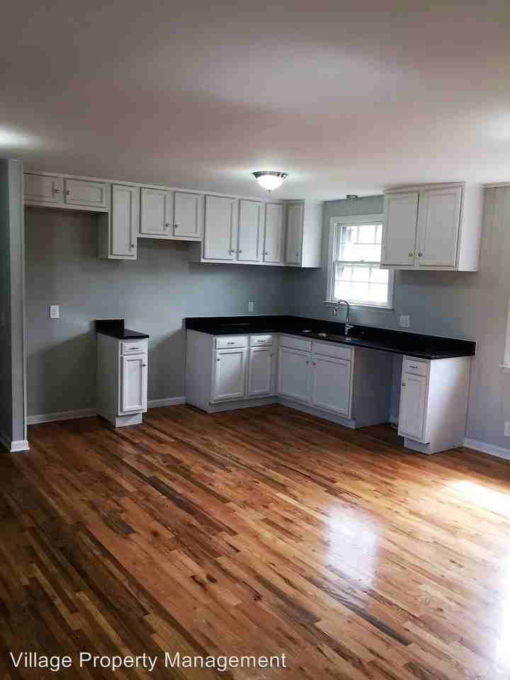 922 Russell St - Photo 3 of 14