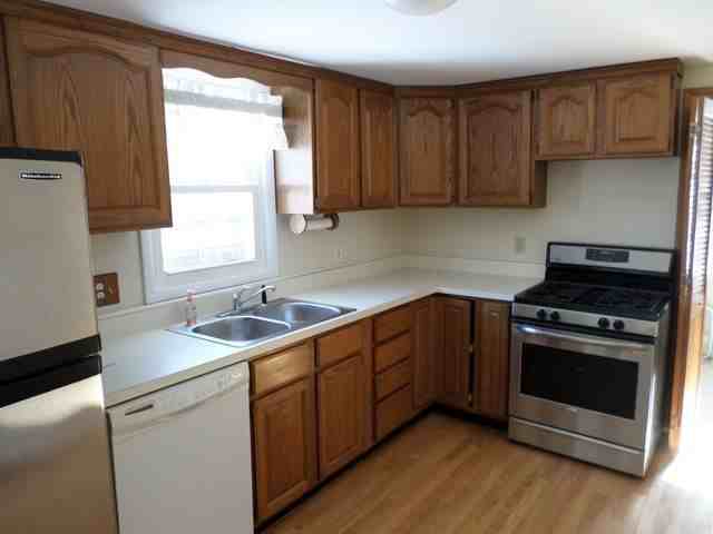 27W183 Washington Ave - Photo 2 of 18