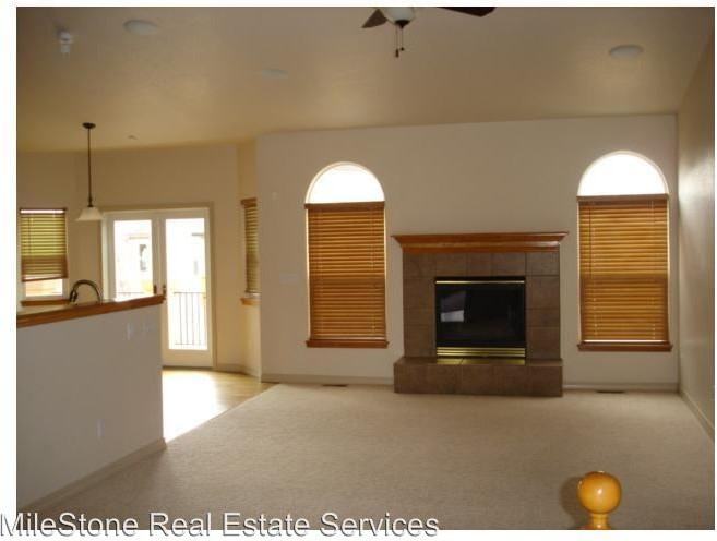 1061 Glengary Pl - Photo 2 of 10