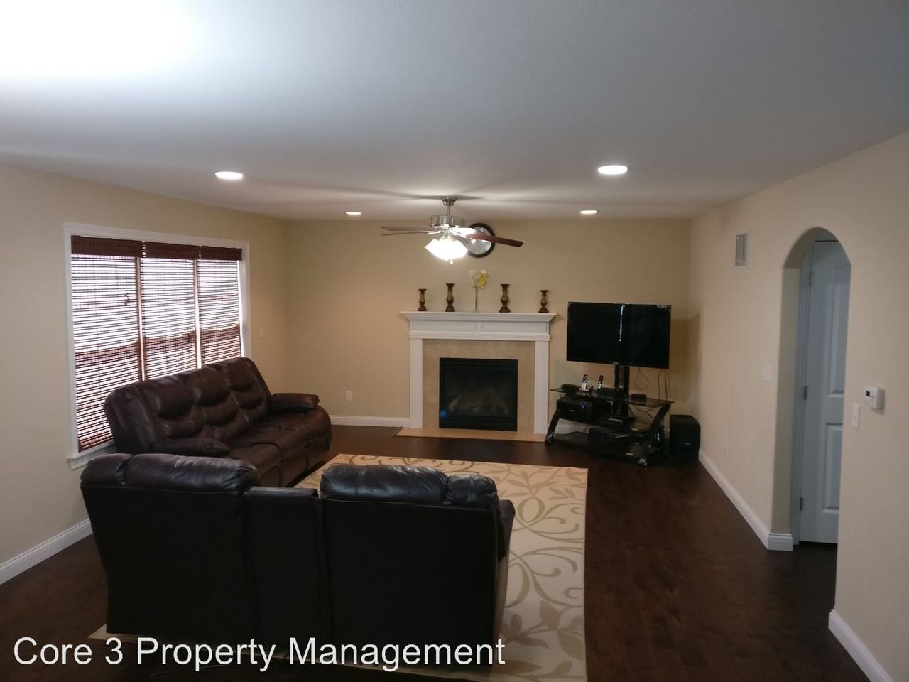 10830 N Sawmill Ln - Photo 2 of 15