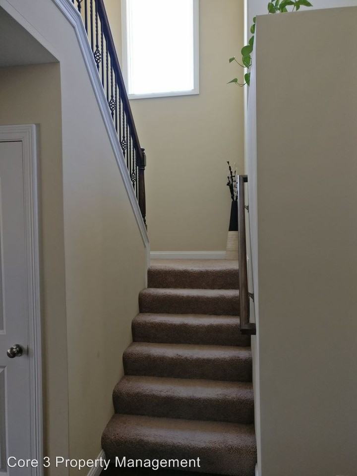 10830 N Sawmill Ln - Photo 3 of 15