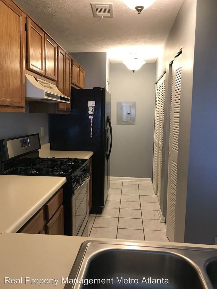685 Windchase Ln - Photo 2 of 15