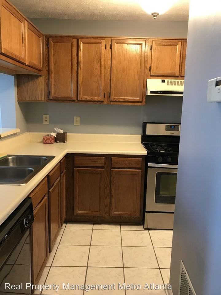 685 Windchase Ln - Photo 3 of 15