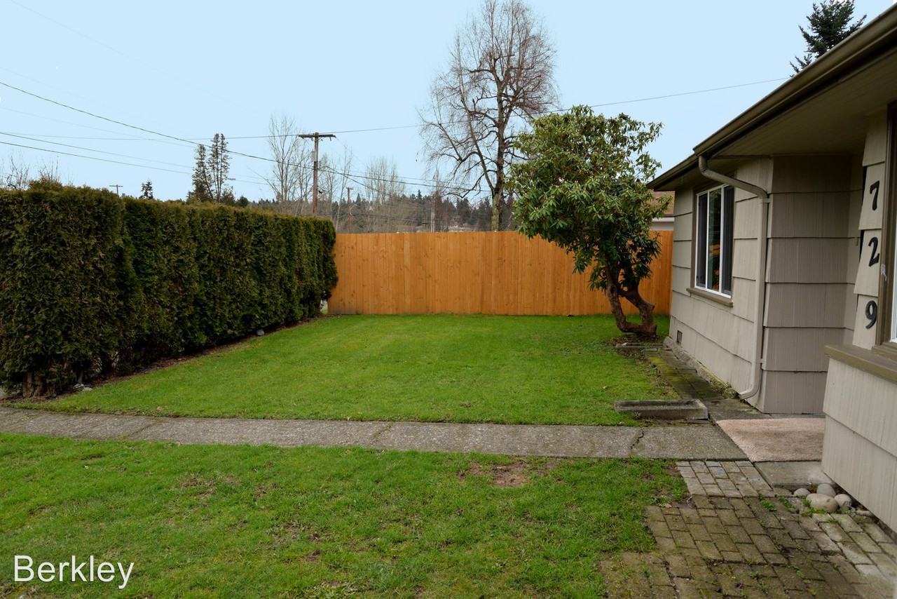 729 Woodford Ave N - Photo 2 of 9