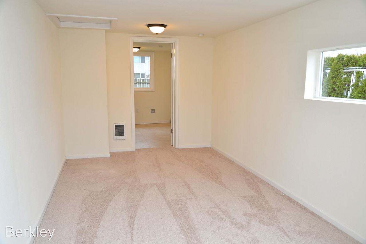 729 Woodford Ave N - Photo 3 of 9