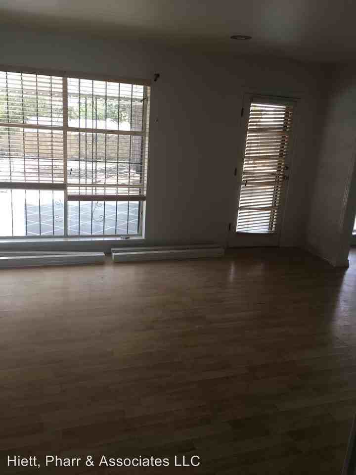 208 Espana Ln - Photo 3 of 6