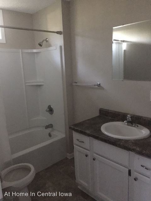 1330 Henderson Ave - Photo 3 of 6