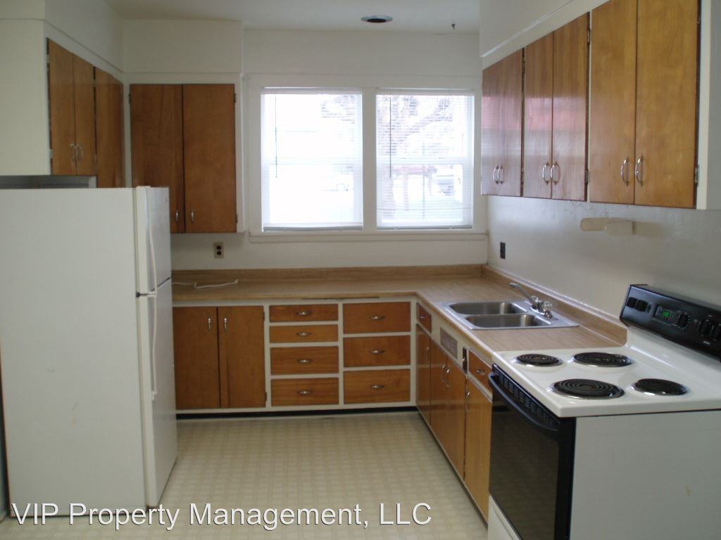 316 S Division St - Photo 3 of 3