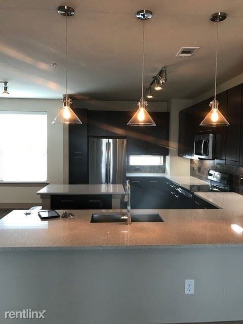 Comal - Photo 2 of 9