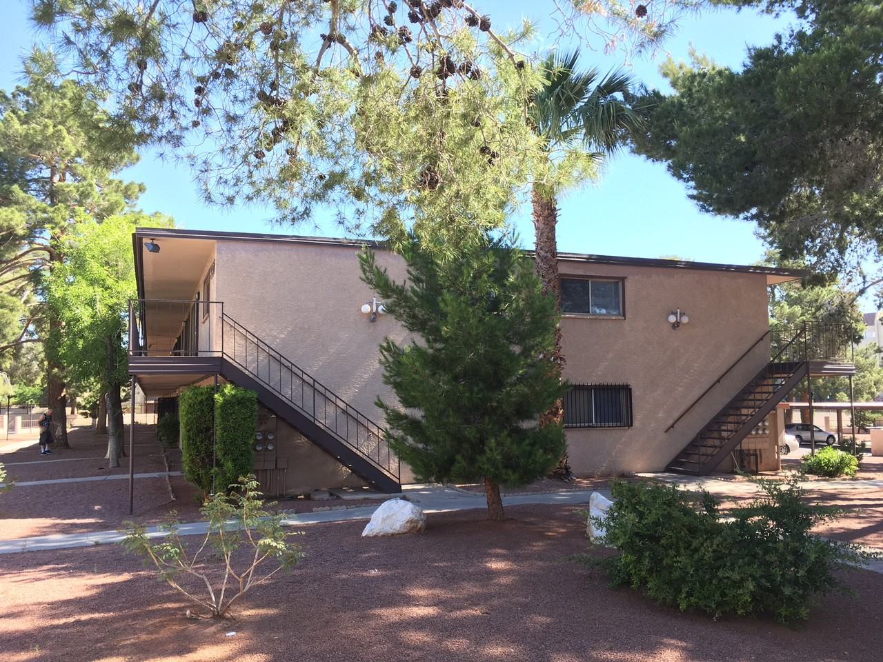 555 S Royal Crest Cir #28