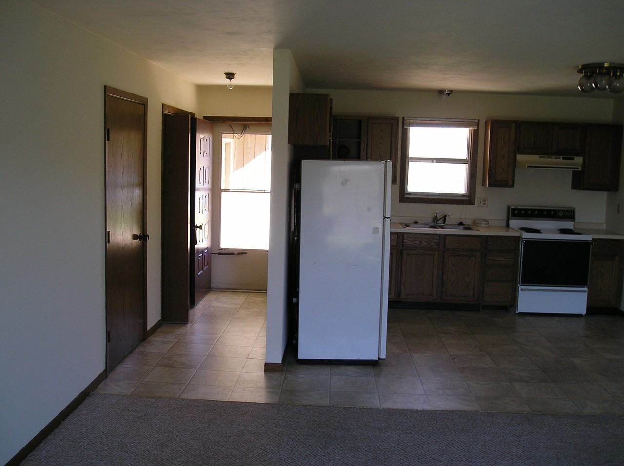 1008 Main St - Photo 2 of 11