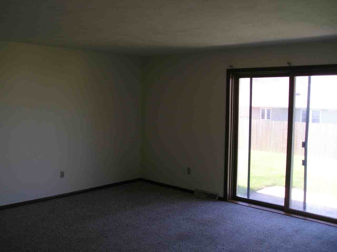 1008 Main St - Photo 3 of 11