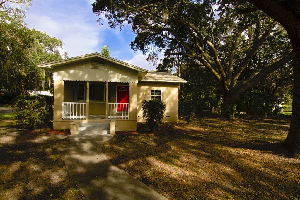 804 E Valencia St - Photo 2 of 5