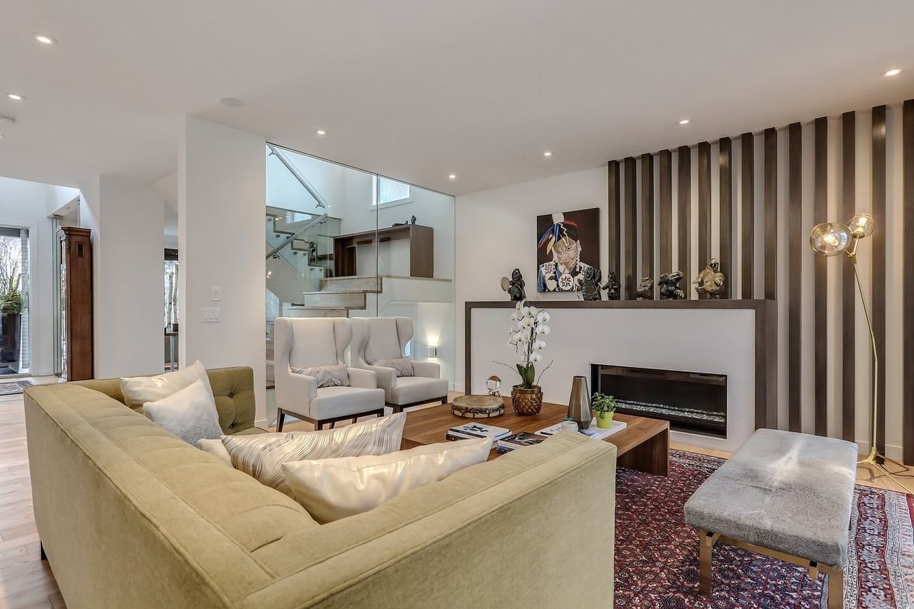 807 47 Ave SW - Photo 3 of 18