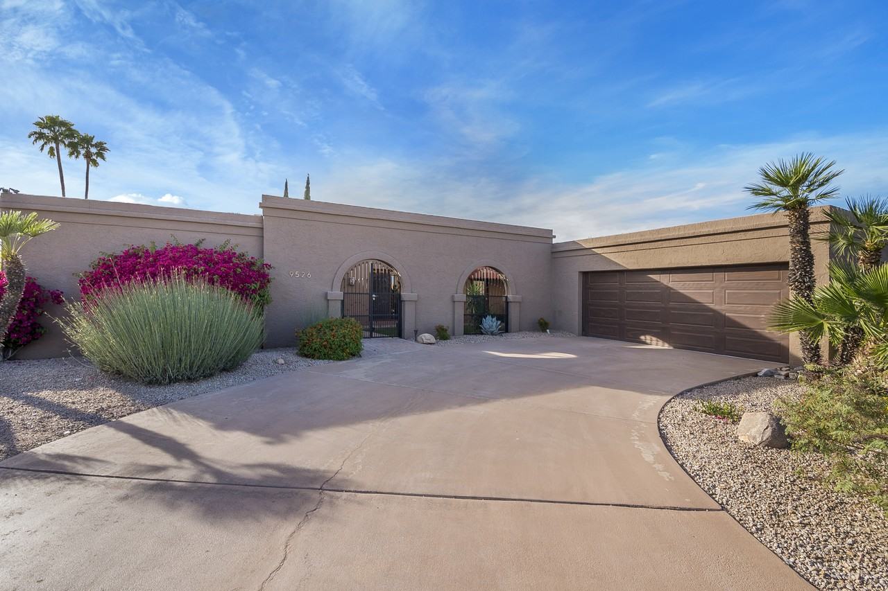 9526 N 46th St - Photo 2 of 21