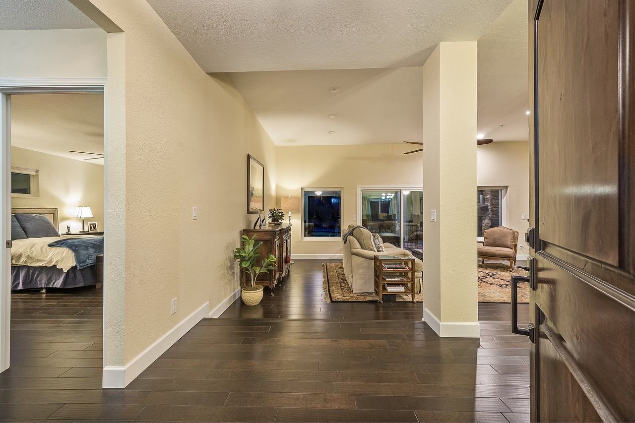 9526 N 46th St - Photo 3 of 21