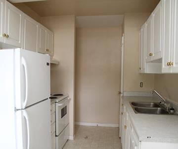13811 66 St NW - Photo 2 of 4