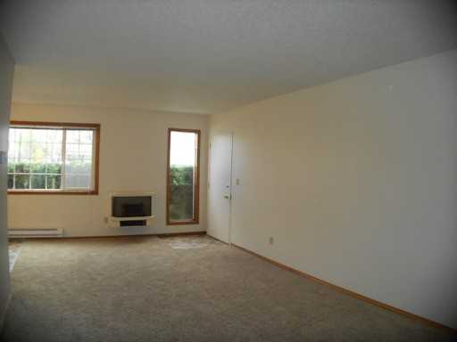 2211 NE 46th Ave - Photo 3 of 10
