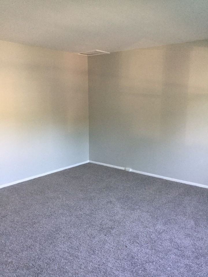 136 Carnival Dr - Photo 2 of 8