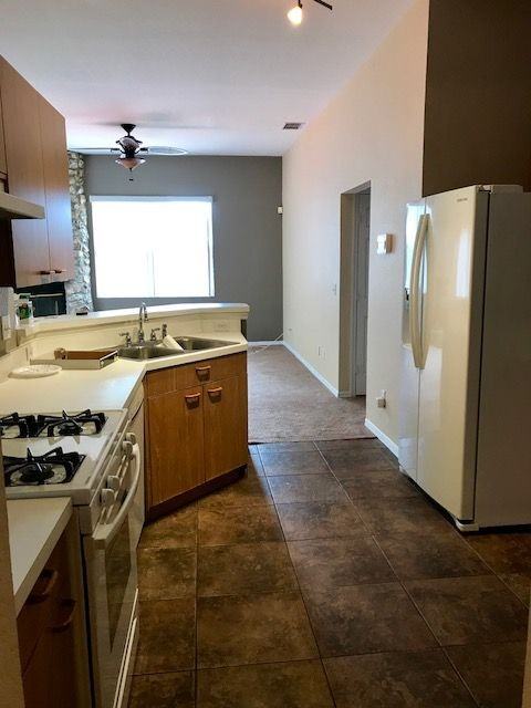 434 Westwind Dr - Photo 2 of 20