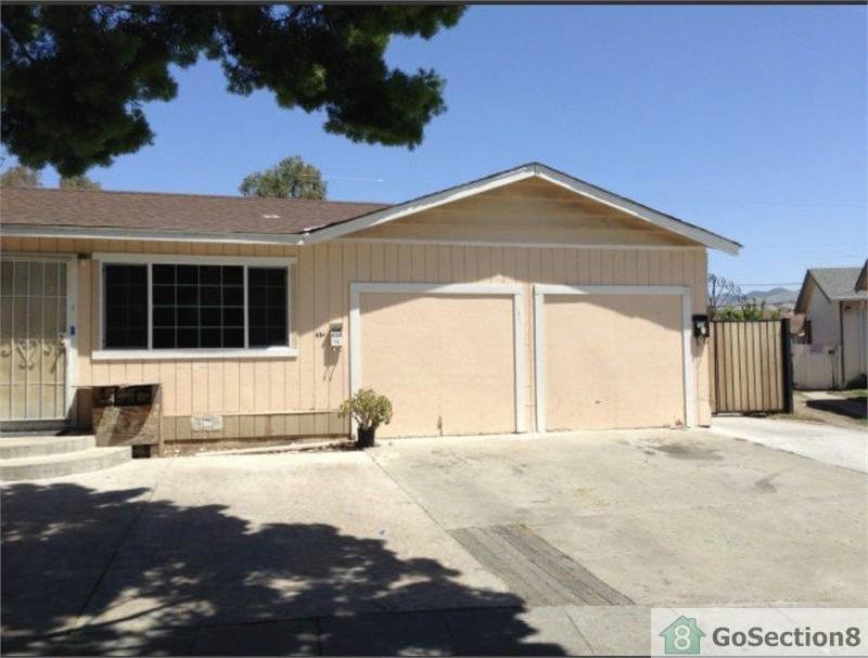 652 Sanders Ave - Photo 3 of 11