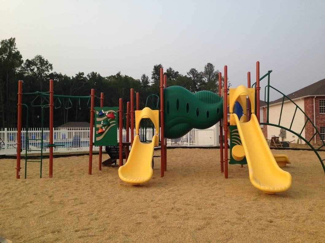 Forrest Hills Apartments - Photo 3 of 8