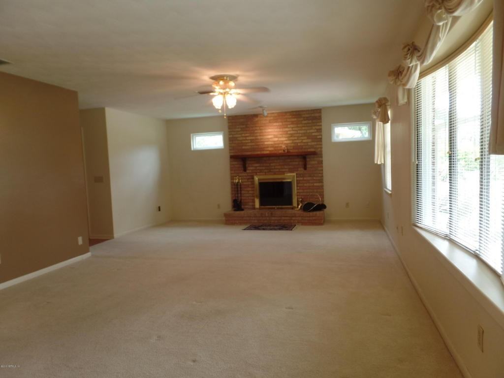 4449 Begbie Dr - Photo 3 of 17