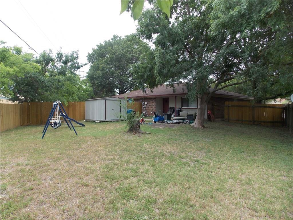 202 Yale Ct - Photo 3 of 10