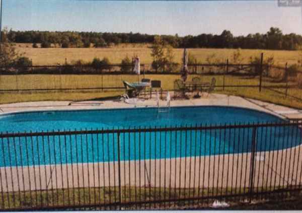 141 Tindal Rd - Photo 2 of 11