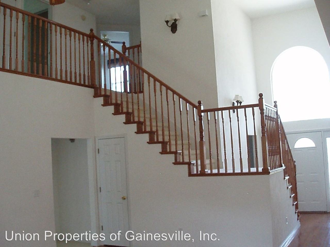 924 N W 119 St - Photo 2 of 10