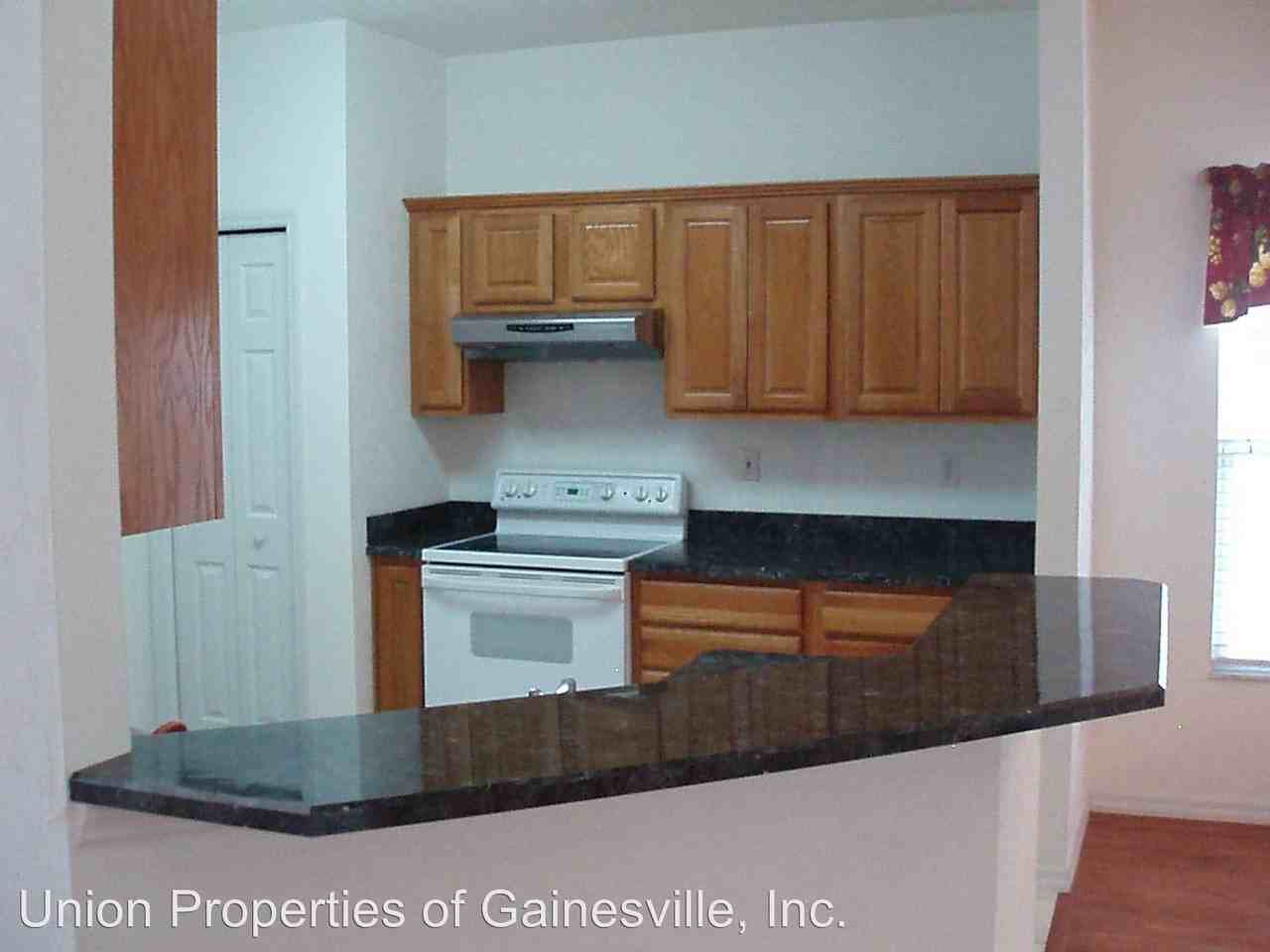 924 N W 119 St - Photo 3 of 10