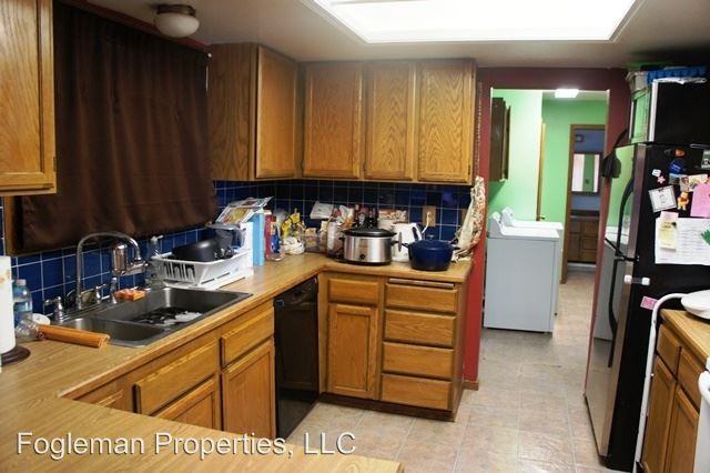 1370 E 8th N - Photo 3 of 10