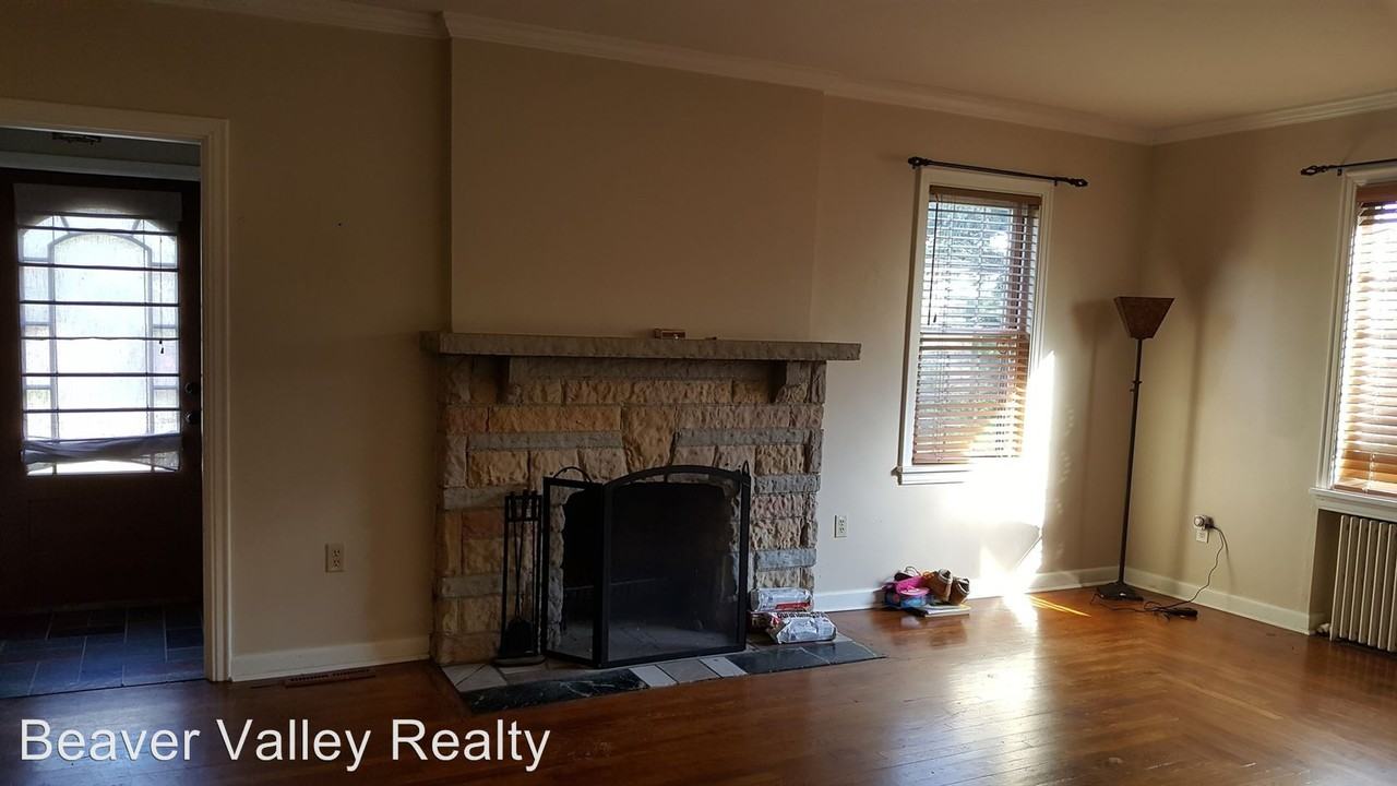 2298 Virginia Ave - Photo 2 of 11