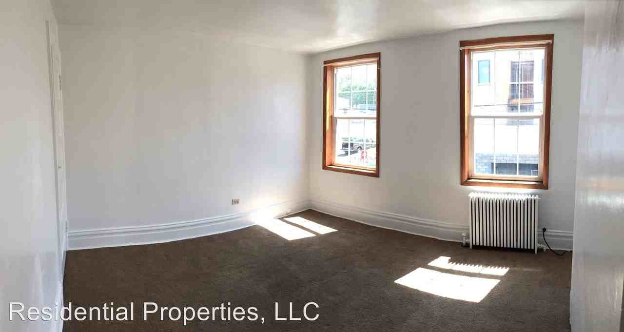 4637 Plummer St - Photo 3 of 6