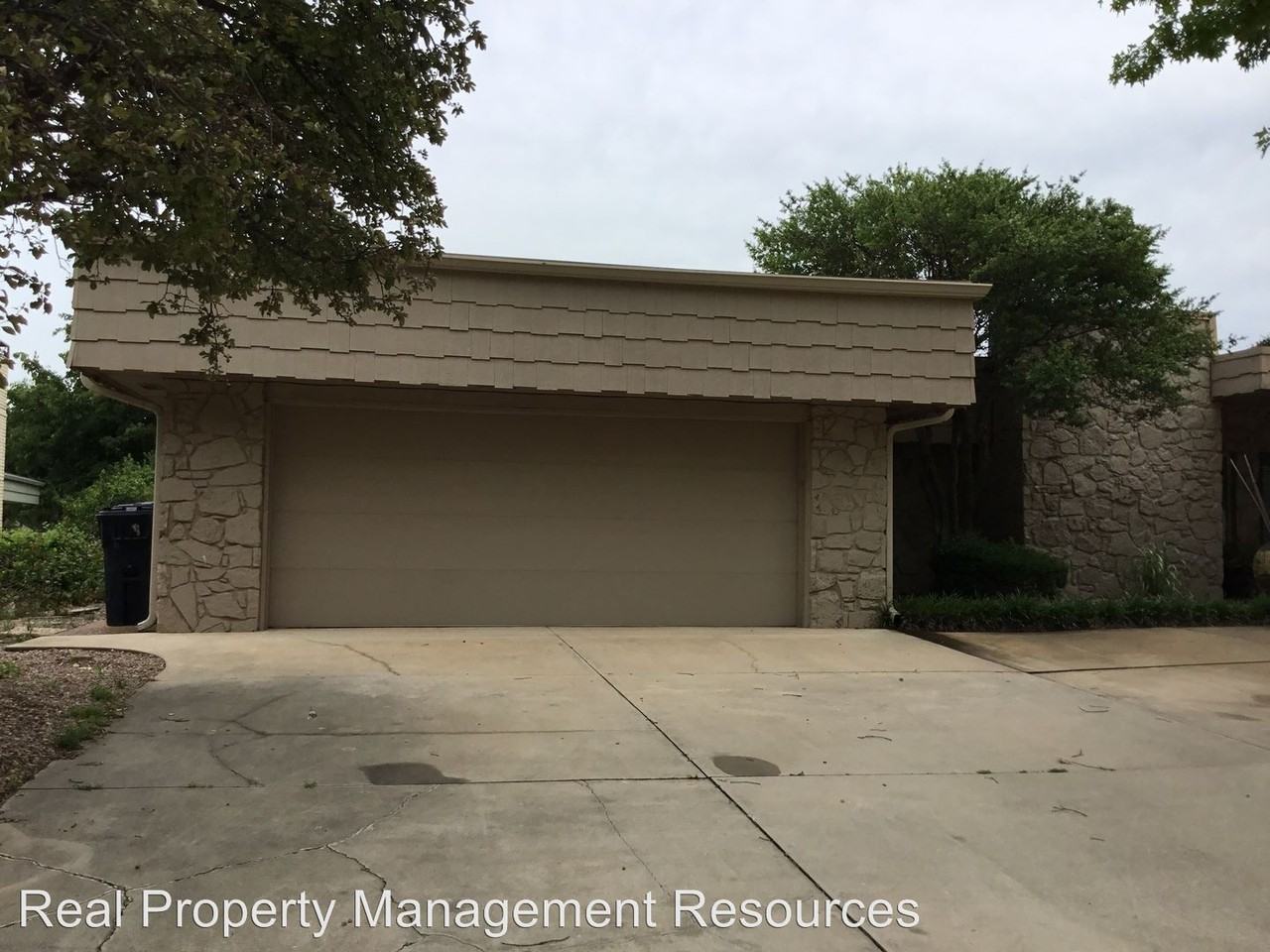 12932 Green Valley Dr - Photo 2 of 46