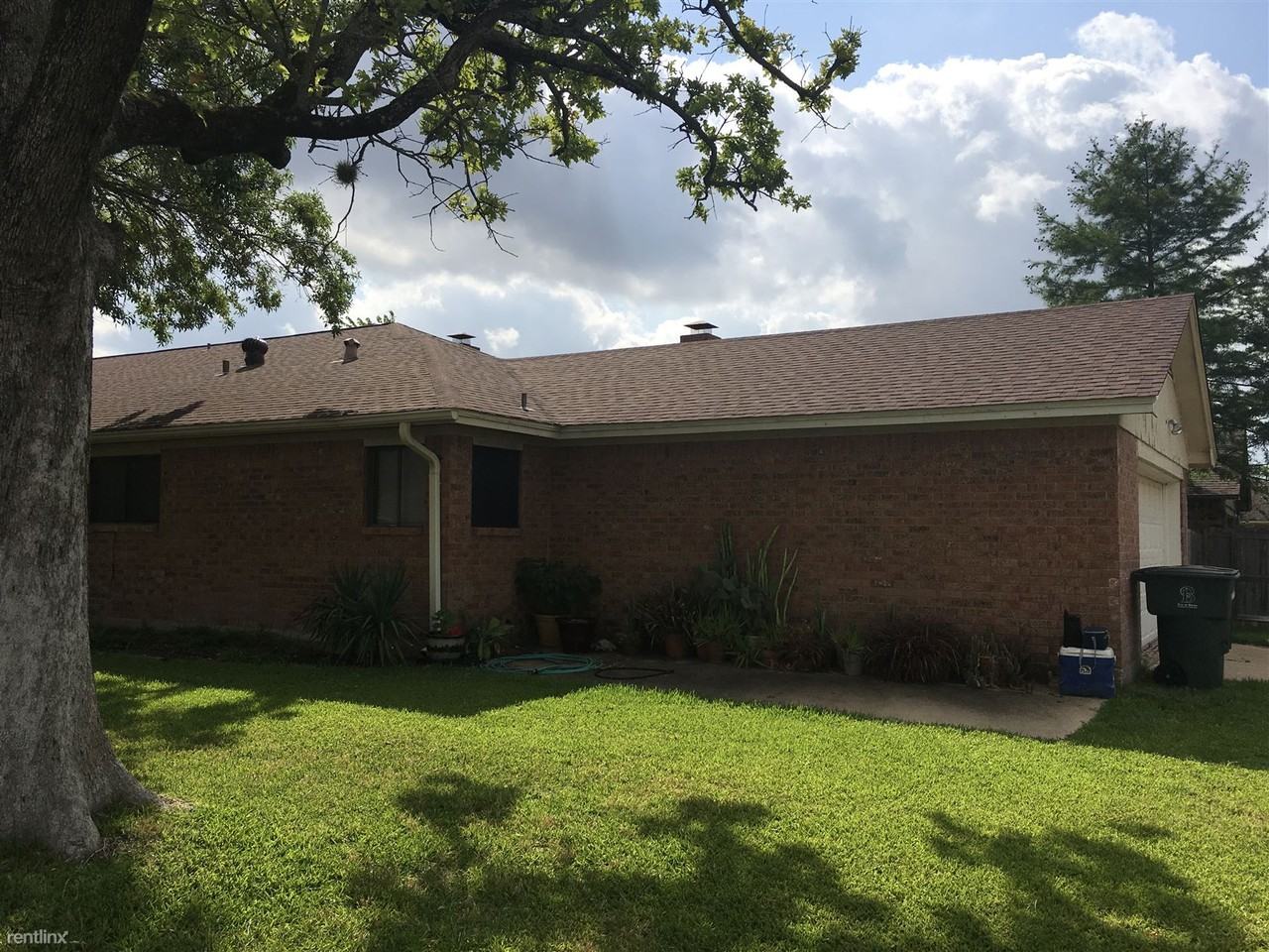 2917 Broadmoor Dr - Photo 3 of 26