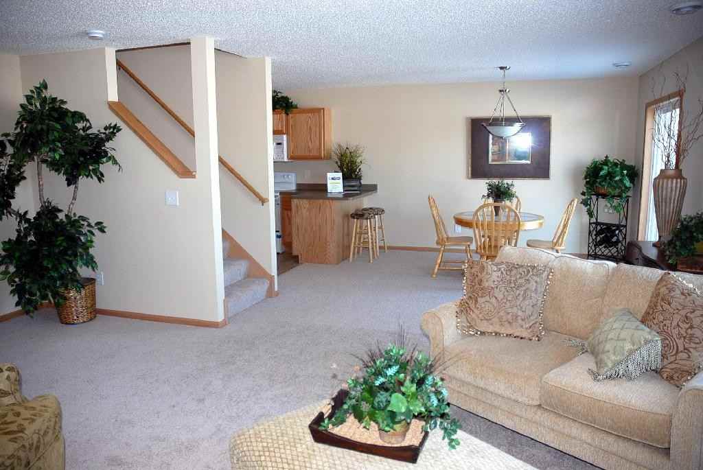 155 Oakmont Ln - Photo 2 of 10