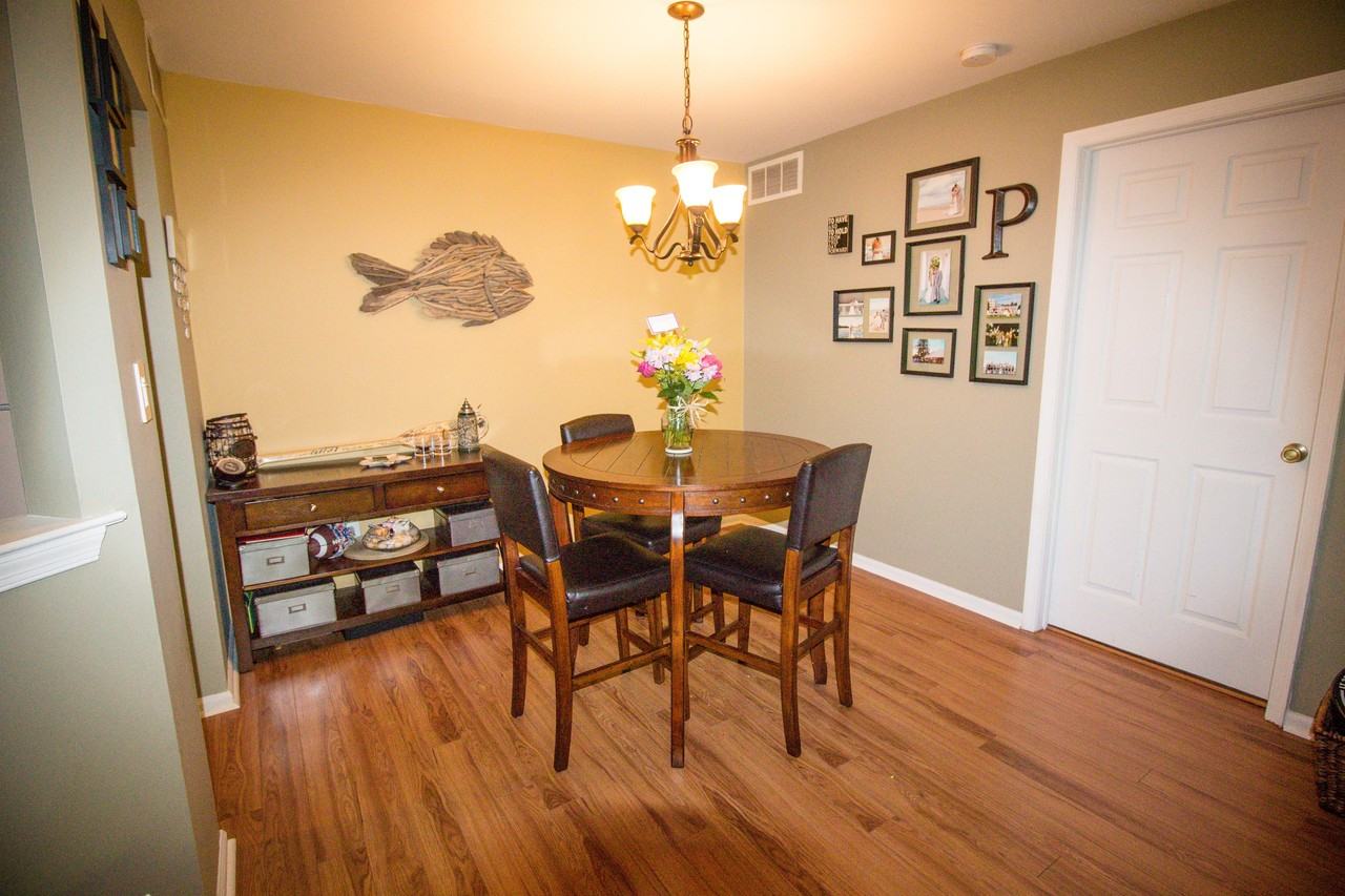 202 Raintree Ct - Photo 2 of 9