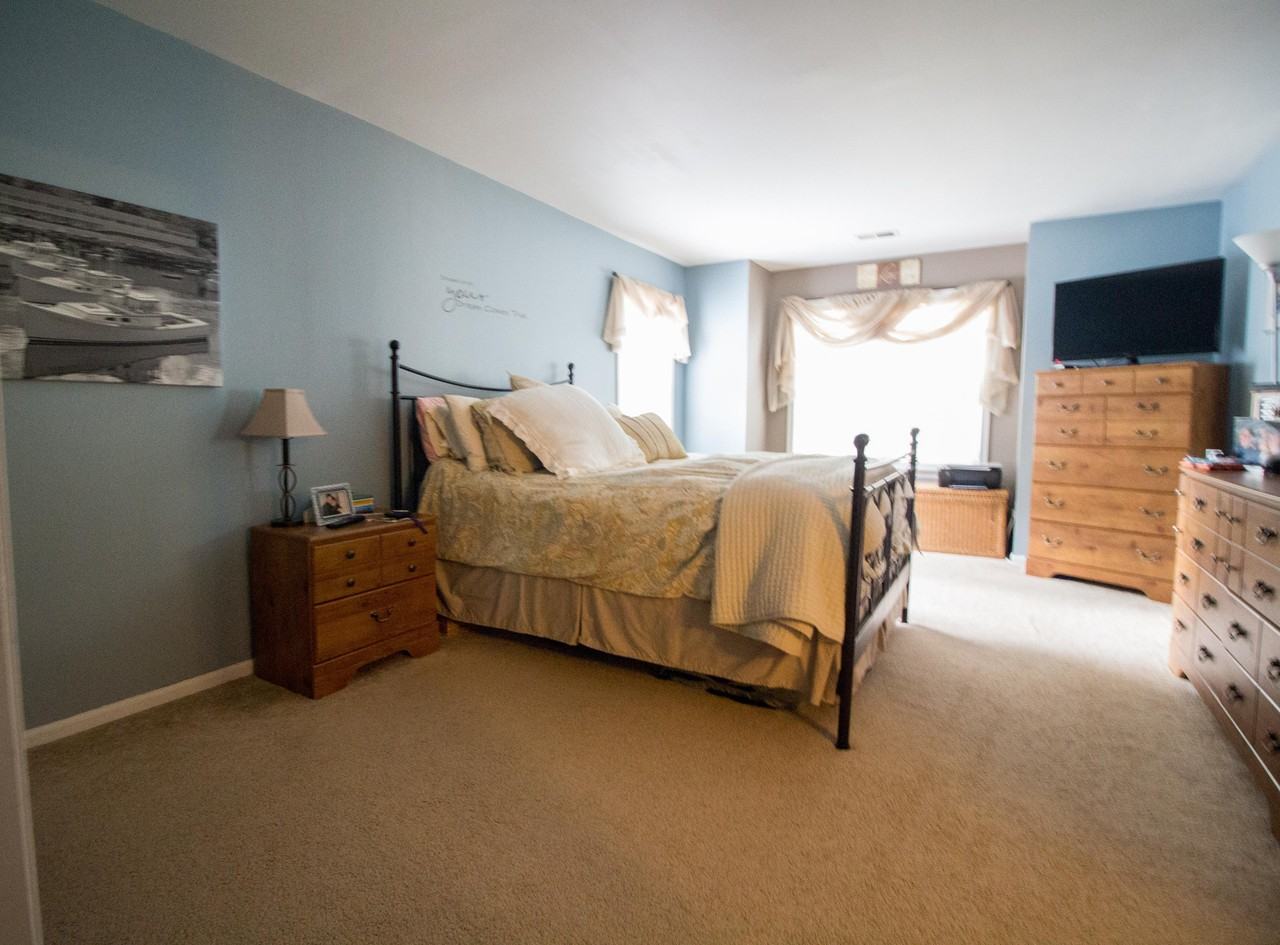 202 Raintree Ct - Photo 3 of 9