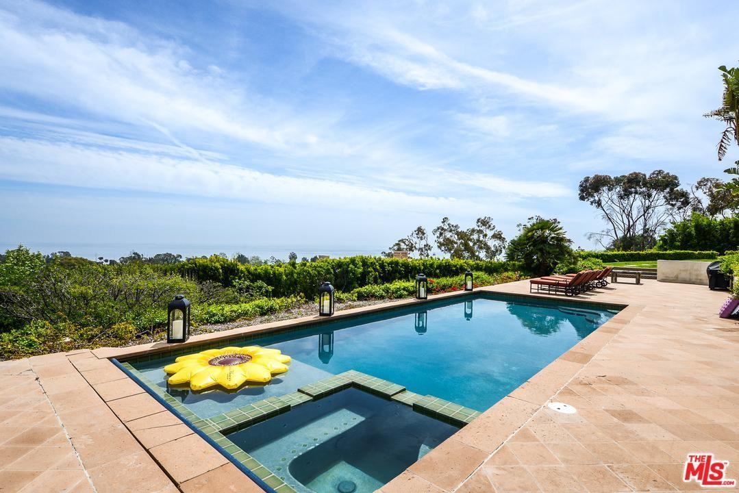 27850 Winding Way - Photo 3 of 33