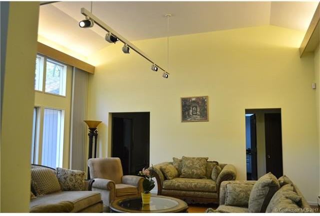 10 Nettleton Dr - Photo 3 of 35