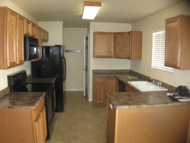 1900 O Neal Ave - Photo 3 of 9