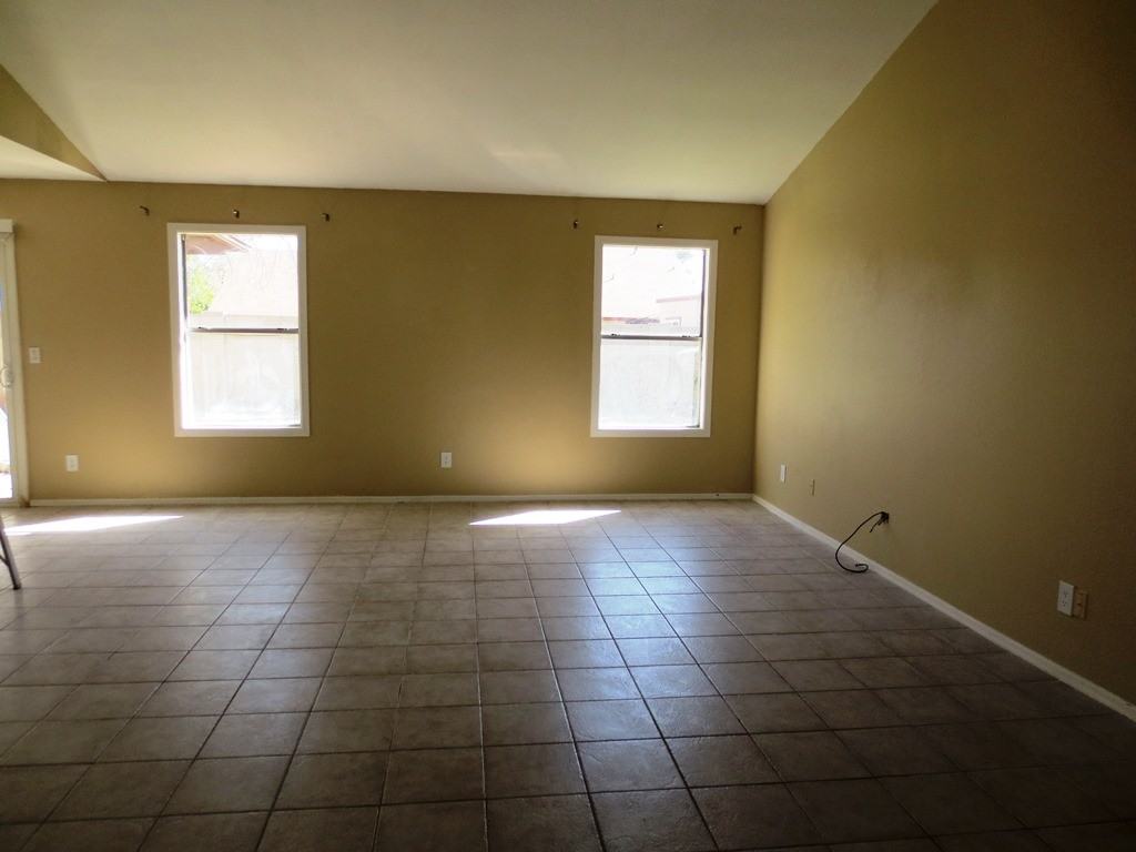 6957 W Brown St - Photo 3 of 14