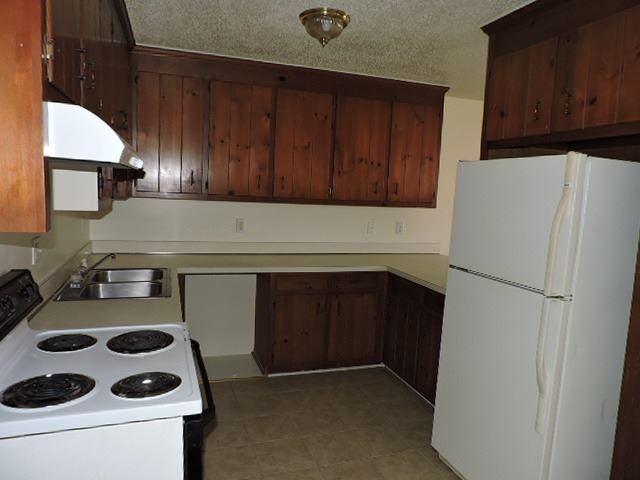 2550 Cedarwood Dr - Photo 2 of 4