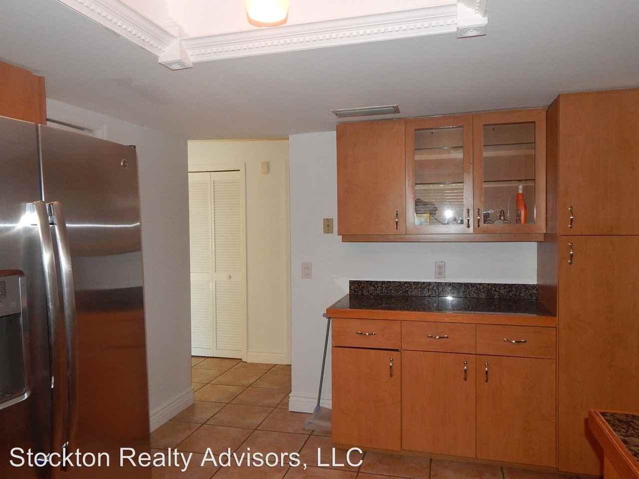 8316 Brandeis Cir W - Photo 3 of 11