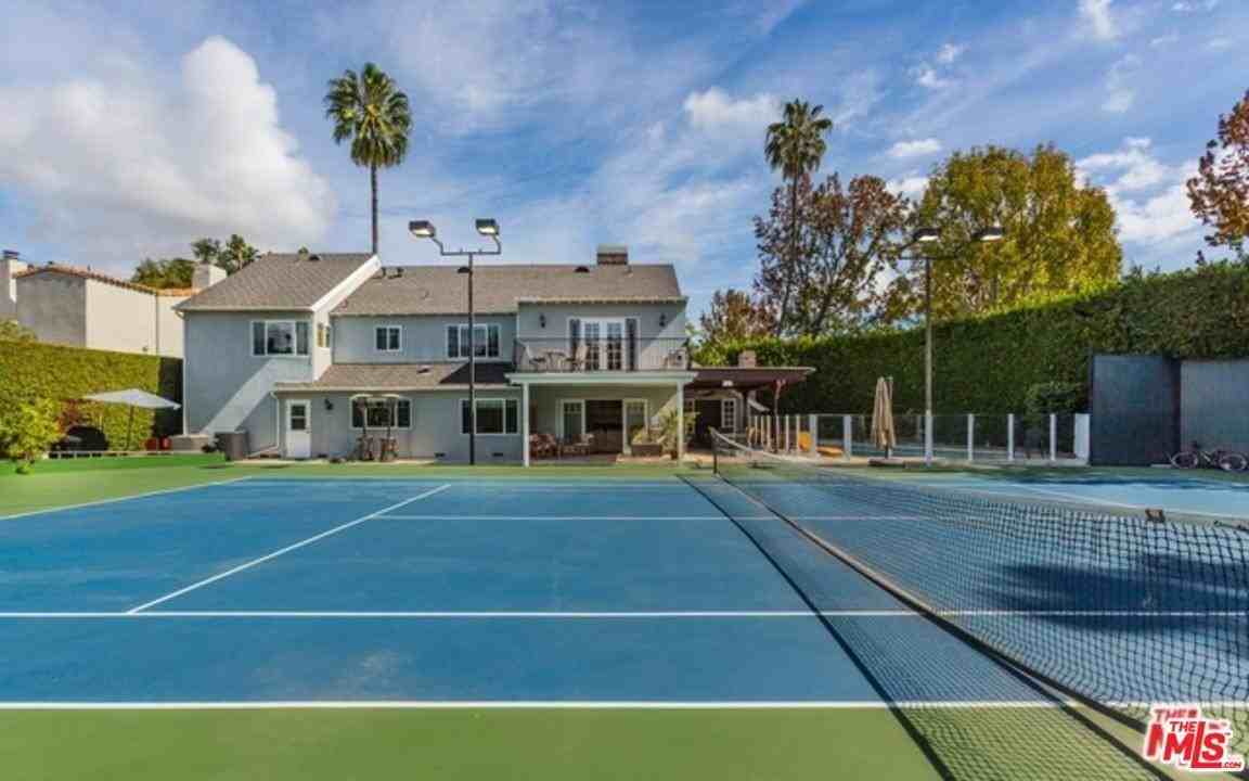 601 N Maple Dr - Photo 2 of 45