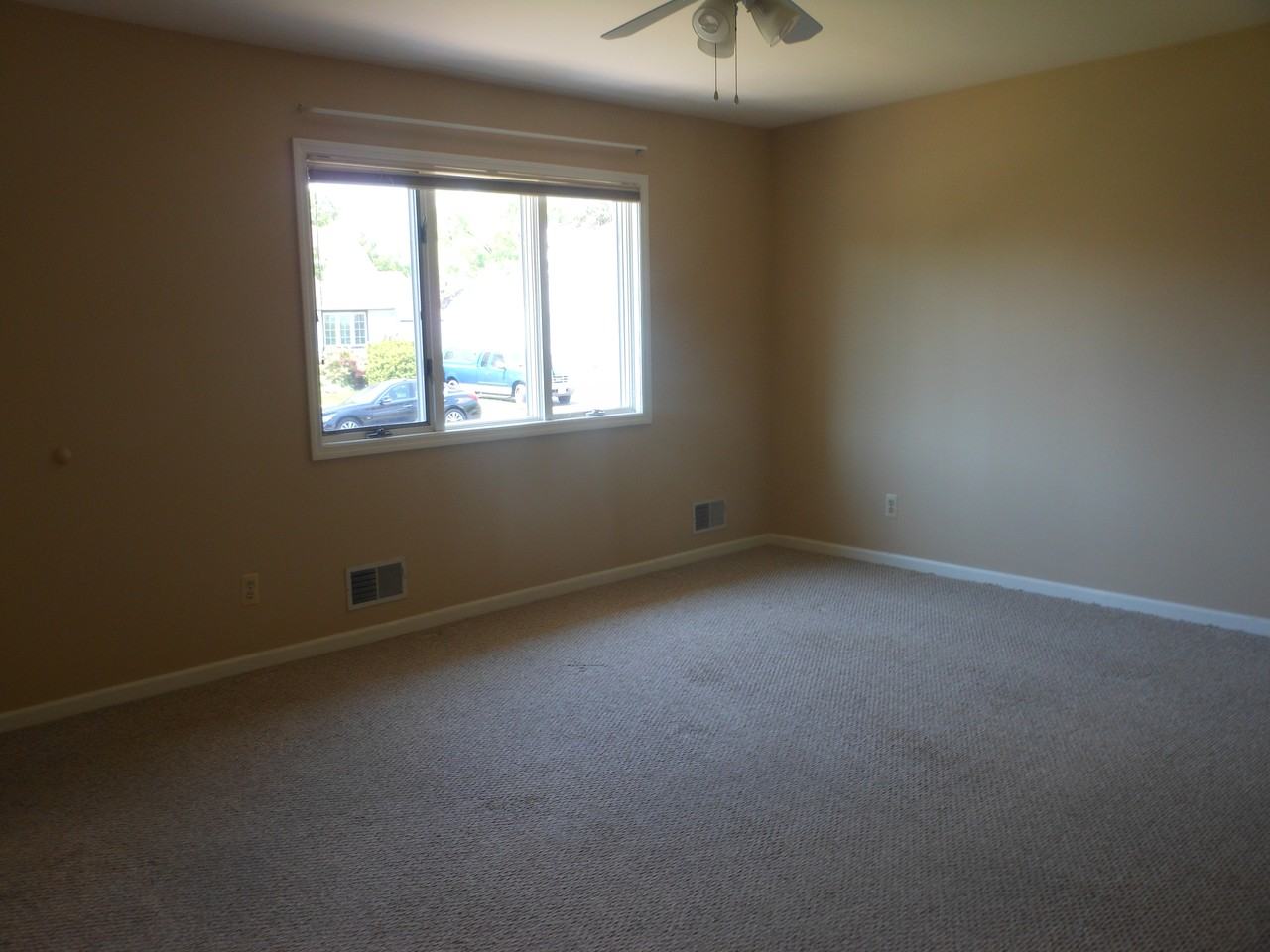 288 E Lanza Ct - Photo 2 of 6