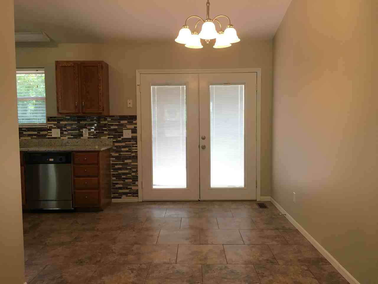 1813 Meadowbrook Ct - Photo 3 of 12